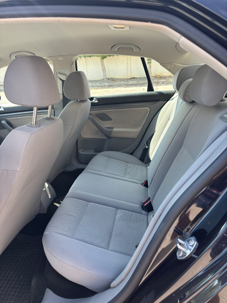 Volkswagen Jetta - Photo 3