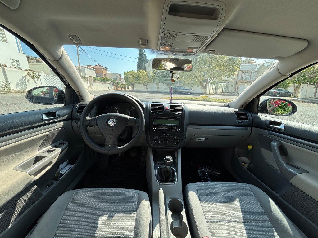 Volkswagen Jetta - Photo 4