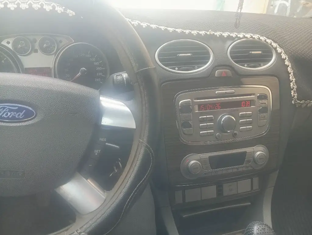 Ford FOCUS - Photo 2