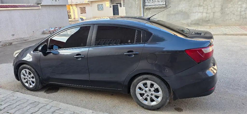 Kia RIO - Photo 4
