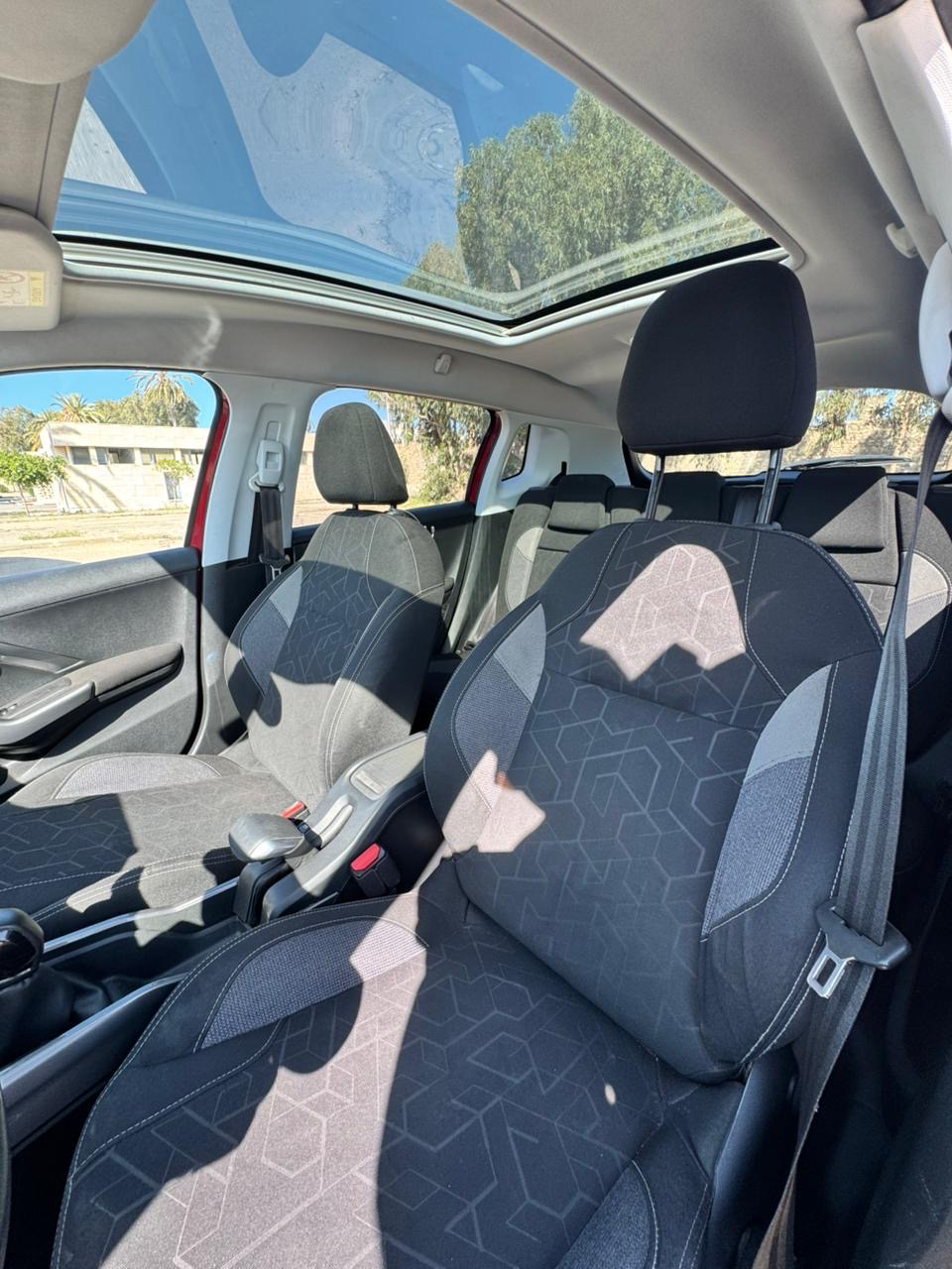 Peugeot 2008 - Photo 8