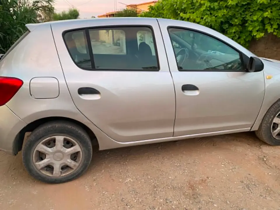 Dacia SANDERO - Photo 2