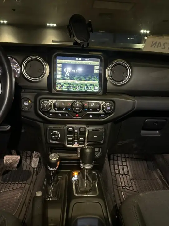 Jeep WRANGLER - Photo 2
