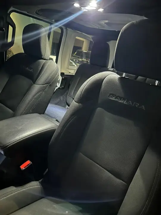 Jeep WRANGLER - Photo 4