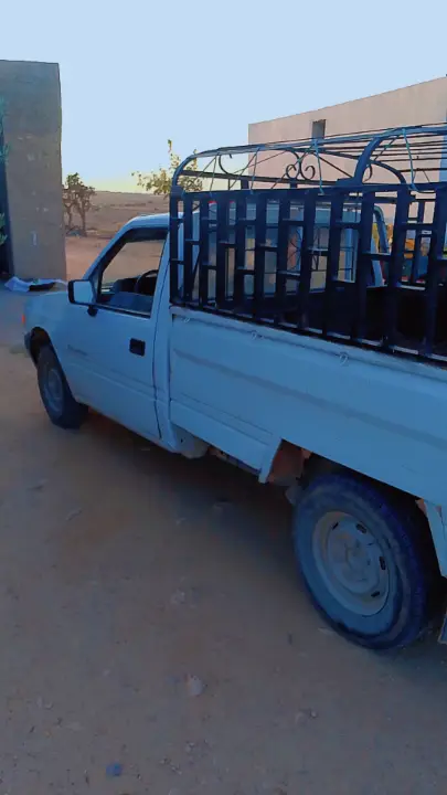 Isuzu AUTRE - Photo 3