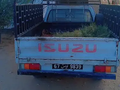 Isuzu AUTRE - Photo 4
