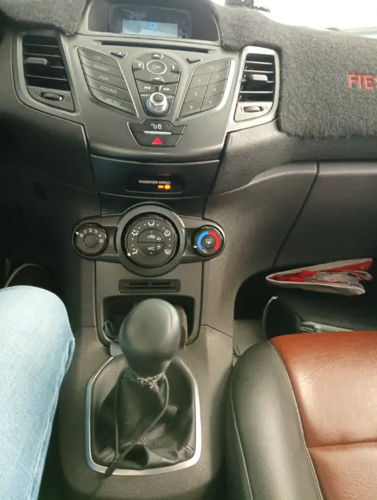 Ford FIESTA - Photo 4