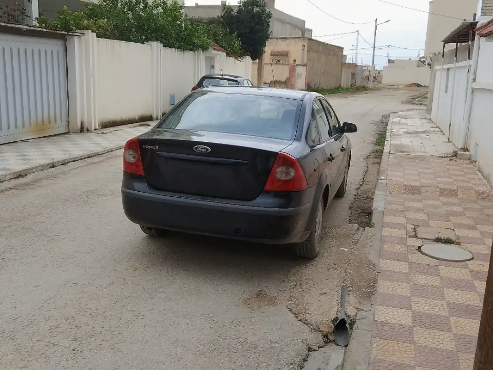 Ford FOCUS - Photo 2
