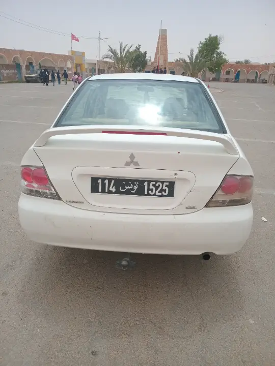 Mitsubishi Lancer - Photo 2