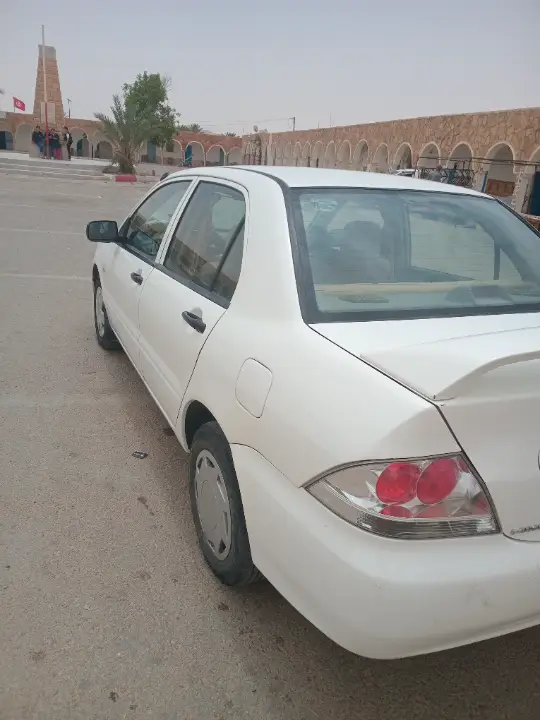 Mitsubishi Lancer - Photo 3