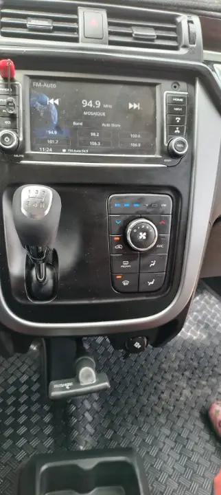 Mahindra KUV 100 - Photo 3