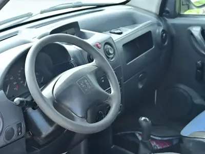 Peugeot Partner - Photo 2