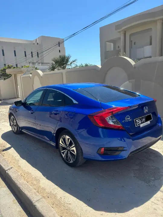 Honda CIVIC - Photo 6