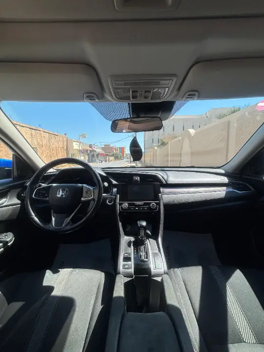 Honda CIVIC - Photo 2