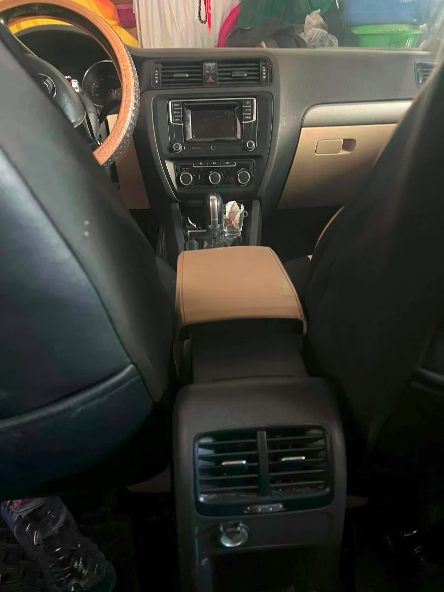 Volkswagen Jetta - Photo 5