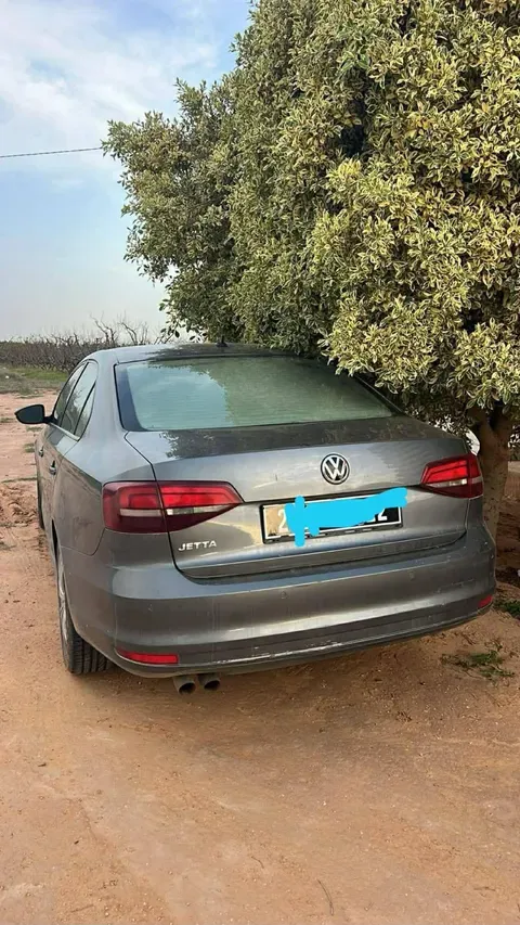 Volkswagen Jetta - Photo 4