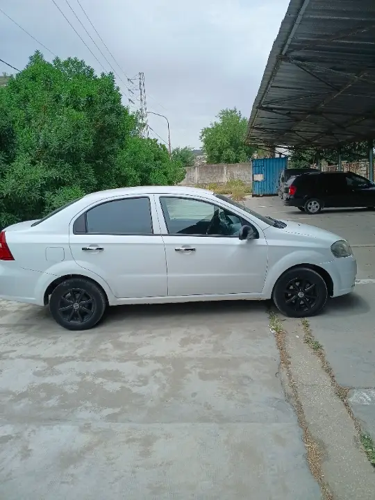 Chevrolet AVEO - Photo 2