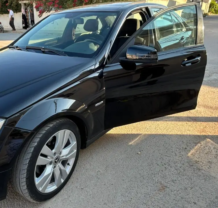Mercedes 200 - Photo 4