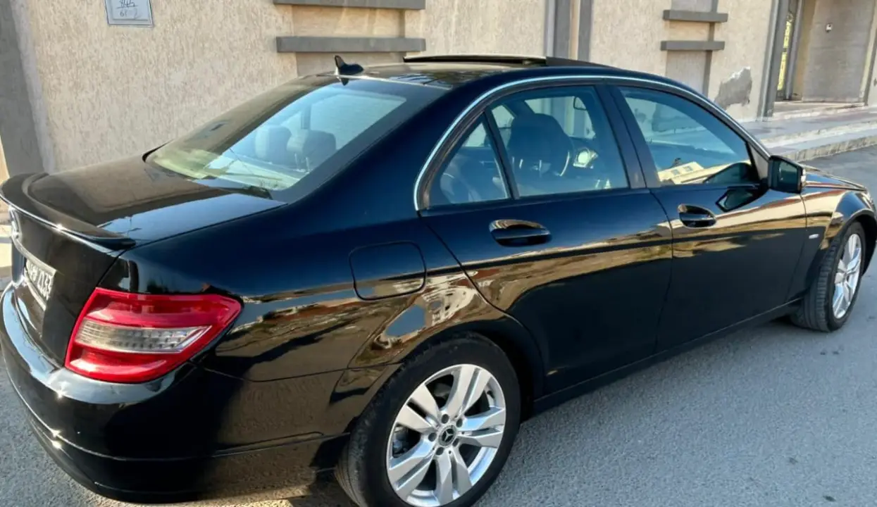 Mercedes 200 - Photo 2