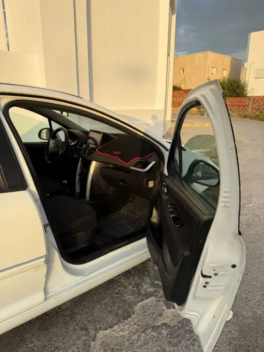 Peugeot 207 - Photo 8