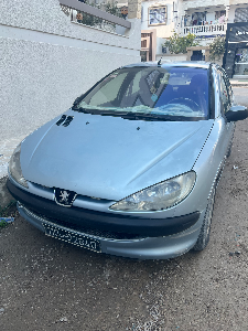 À vendre une belle 206 5 ch essence 