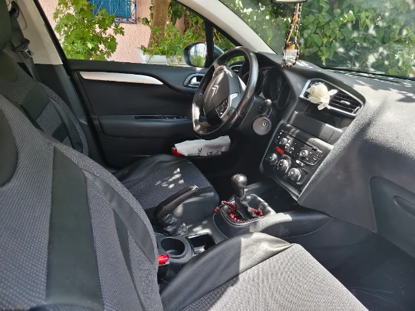 Citroen C4 - Photo 8