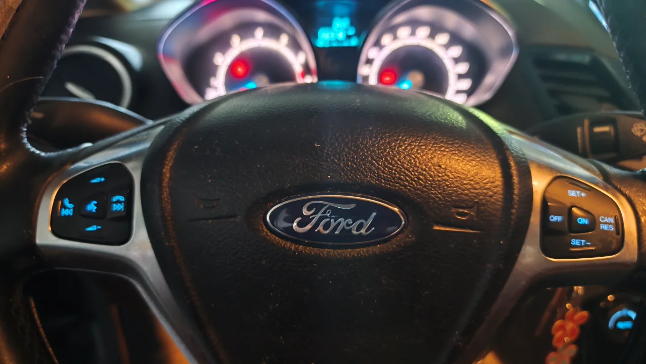 Ford FIESTA - Photo 2