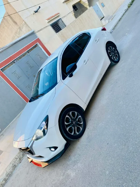 Mazda MAZDA2 - Photo 8