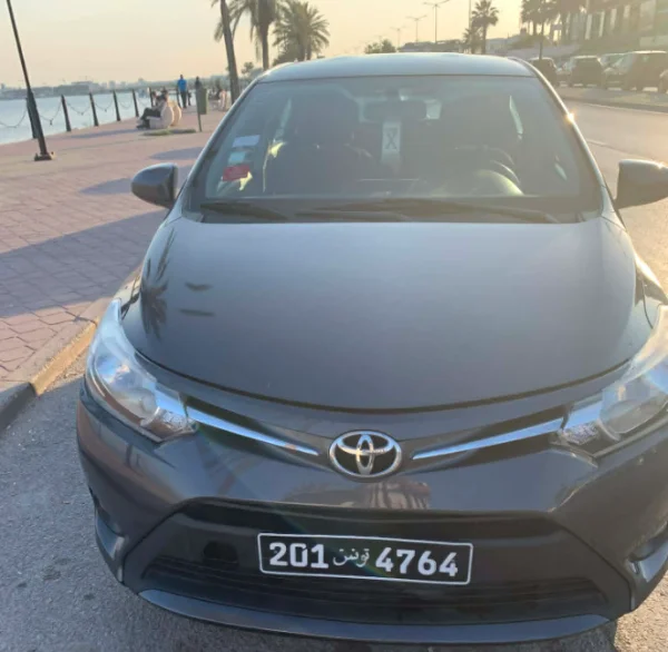 Enseignant universitaire vend Toyota Yaris de 1ère main,