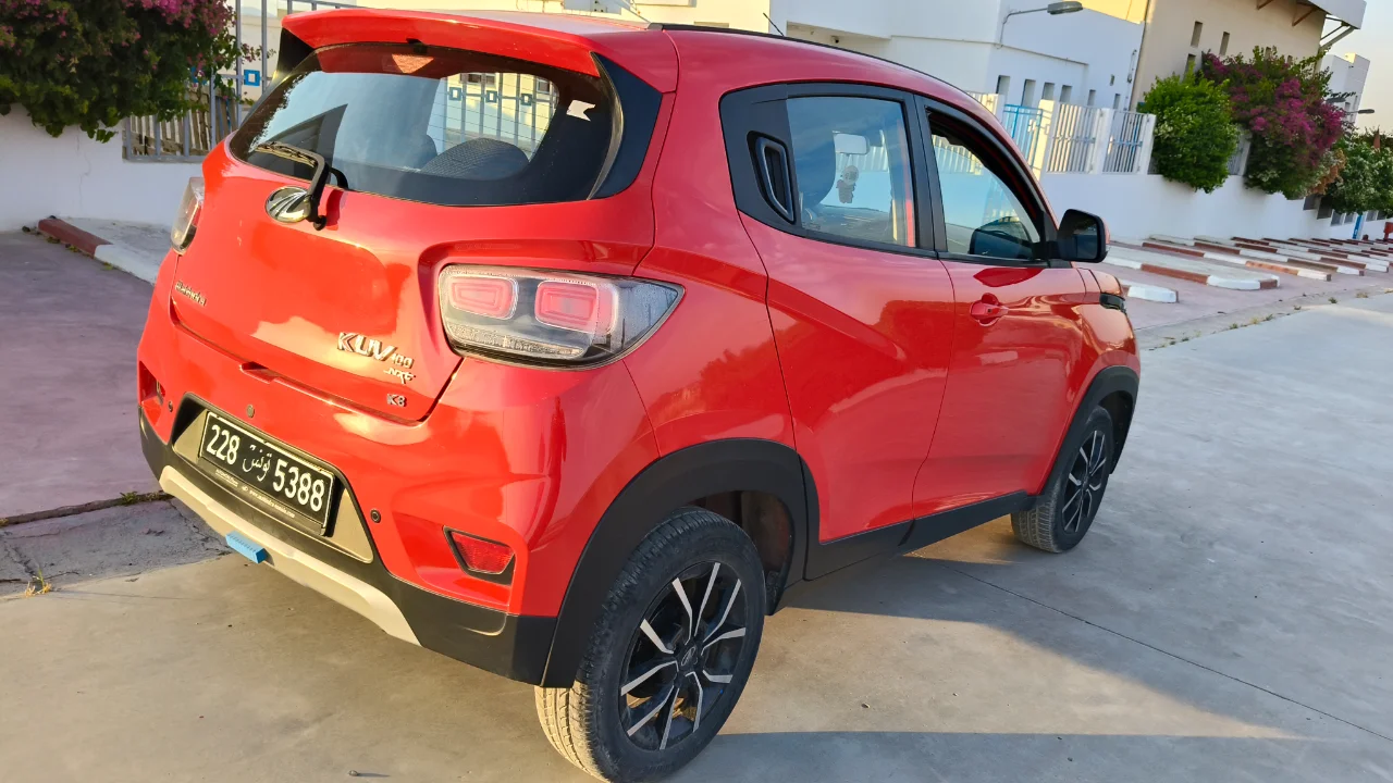 Mahindra KUV 100 - Photo 8