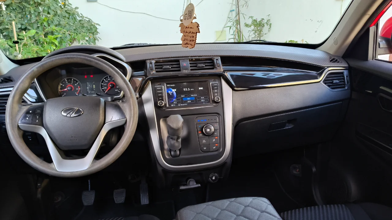 Mahindra KUV 100 - Photo 6