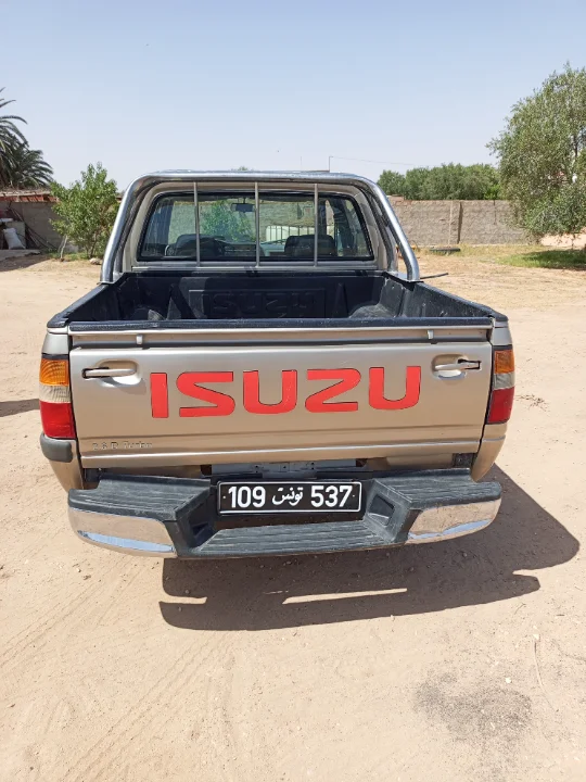 Isuzu AUTRE - Photo 2