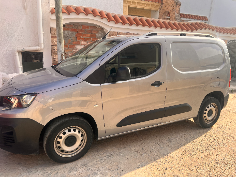 Peugeot Partner - Photo 11
