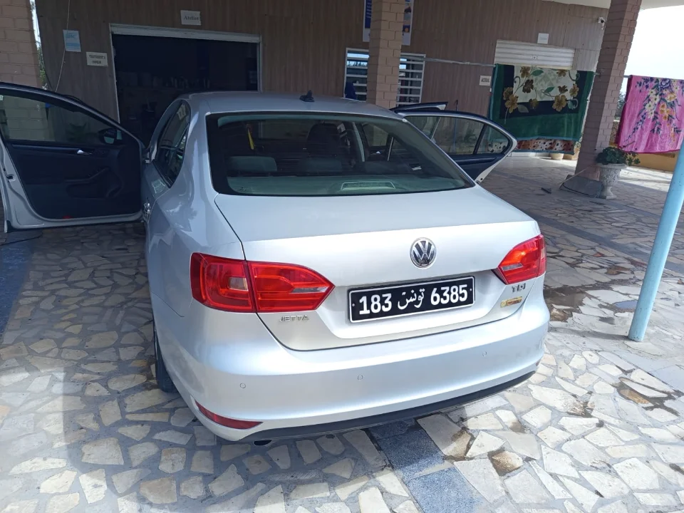 Volkswagen Jetta - Photo 5