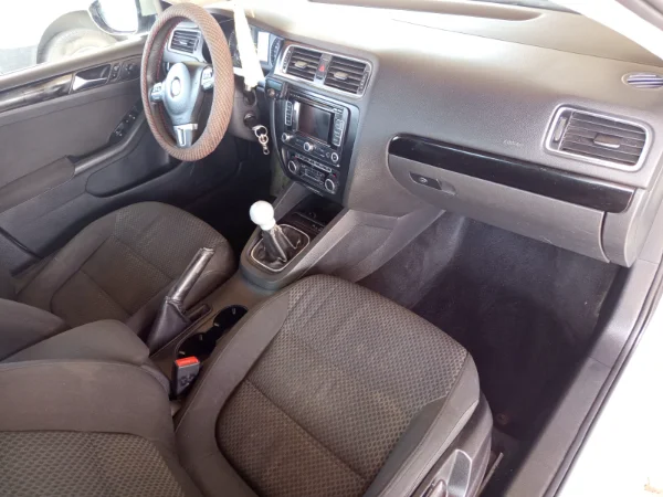 Volkswagen Jetta - Photo 7