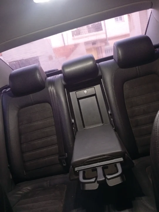 Volkswagen Passat - Photo 2