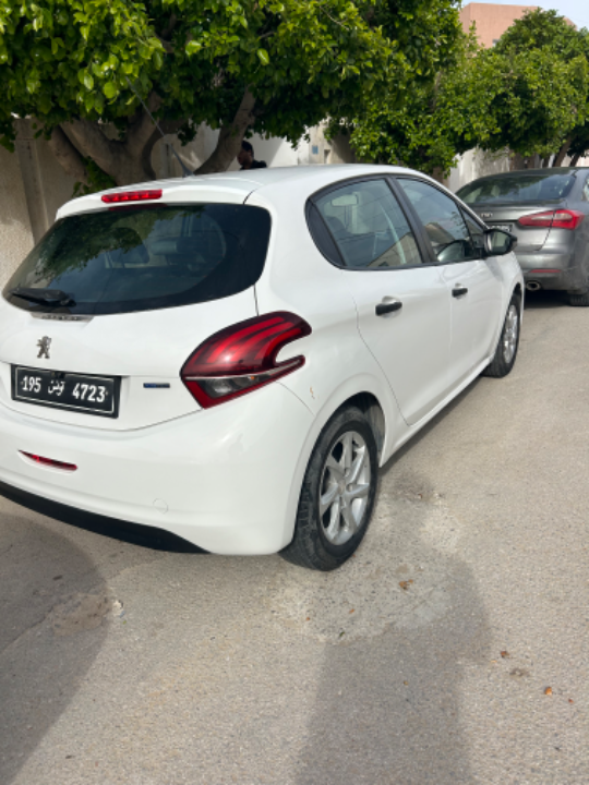 Peugeot 208 - Photo 8