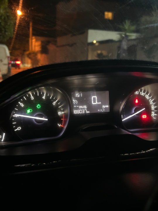 Peugeot 208 - Photo 4