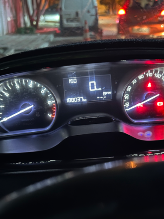Peugeot 208 - Photo 2