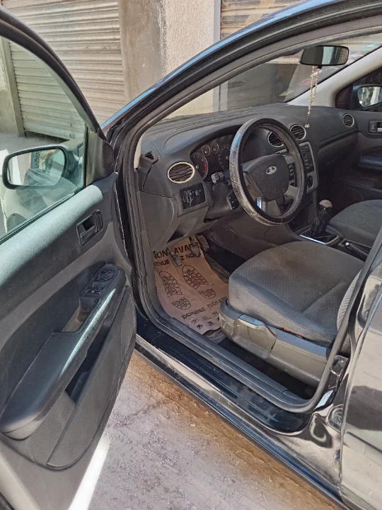 Ford FOCUS - Photo 2