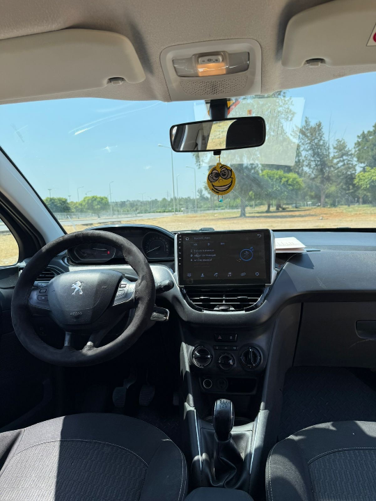 Peugeot 208 - Photo 2