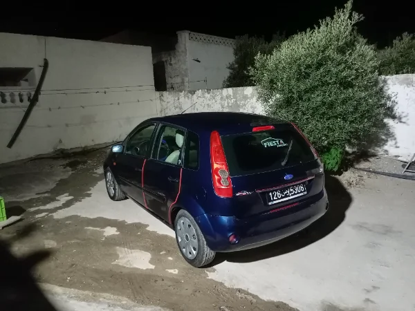 Ford FIESTA - Photo 2