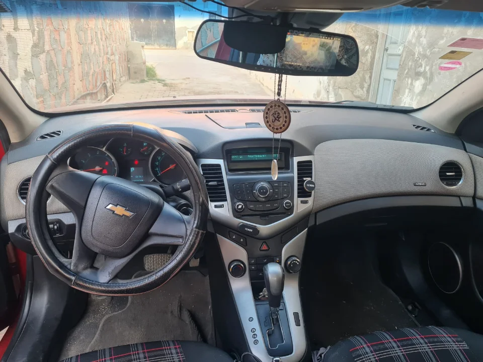 Chevrolet CRUZE - Photo 2