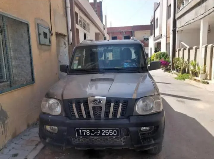 Mahindra XUV 500 2015
