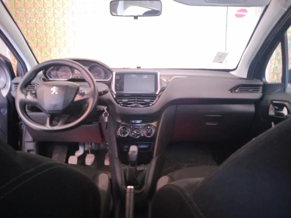 Peugeot 208 - Photo 9