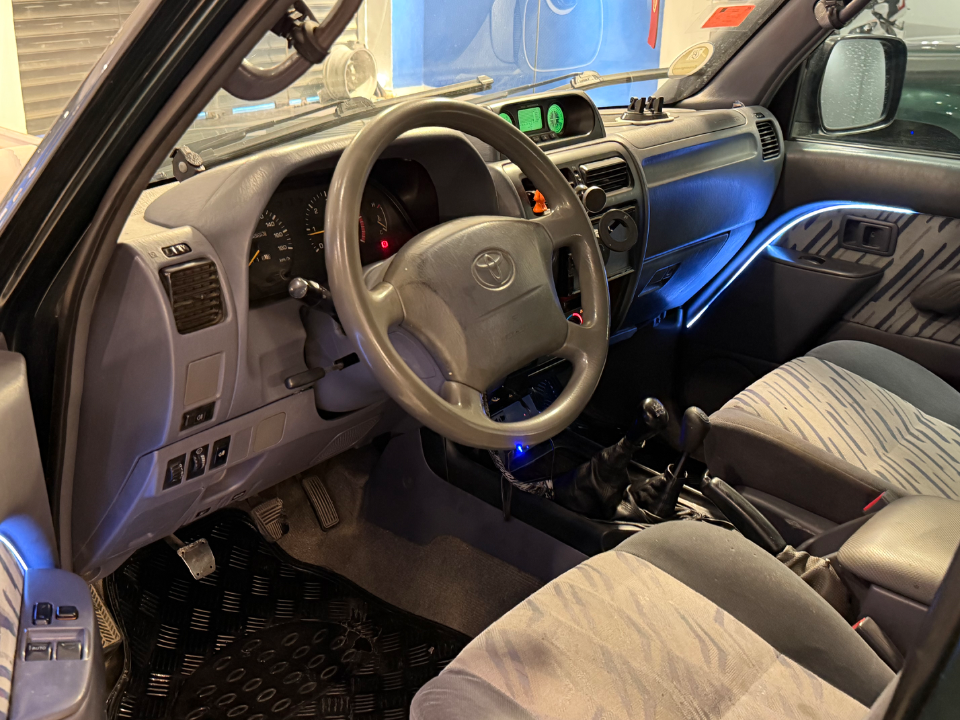 Toyota Land Cruiser - Photo 6