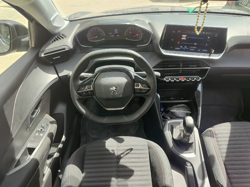Peugeot 208 - Photo 2