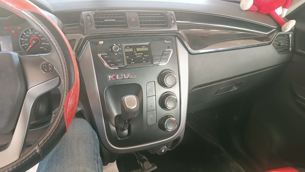 Mahindra KUV 100 - Photo 6