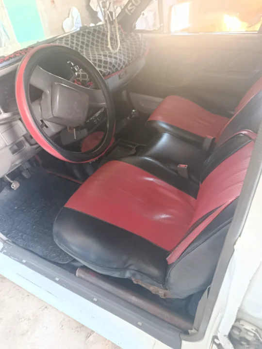 Isuzu SERIE N - Photo 5