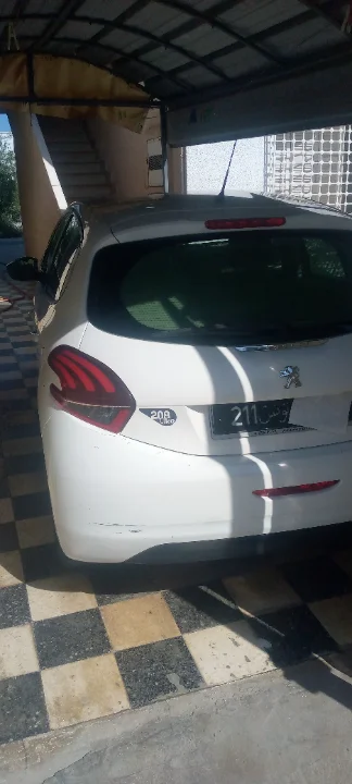 Peugeot 208 - Photo 2